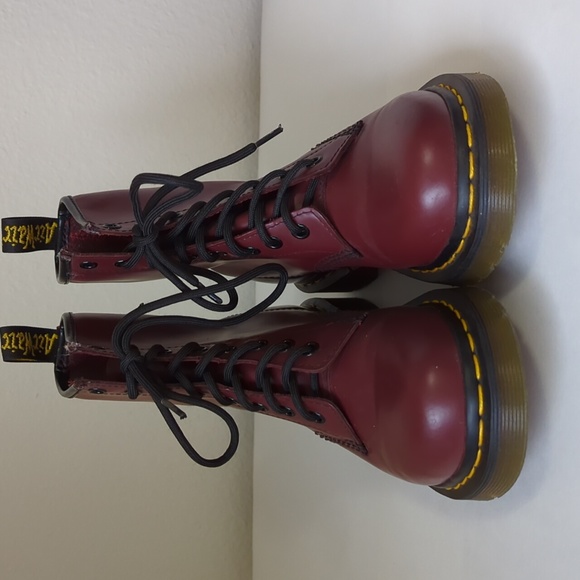 Dr. Martens 1460 SMOOTH LEATHER LACE UP BOOTS - Cherry Red Smooth - Size 6 - Picture 2 of 11